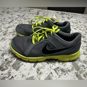 Nike KIDS Flex Experience Run Gray/Volt Shoes Size: 5Y